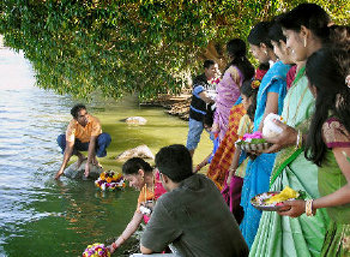 Information about history of Bathukamma. Bathukamma Panduga is one of the most unique festivals of Telangana Bathukamma Panduga.